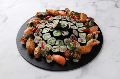 Deluxe Nigiri & Hand-rolled Sushi Platter (Note 36 Hrs Notice Required)