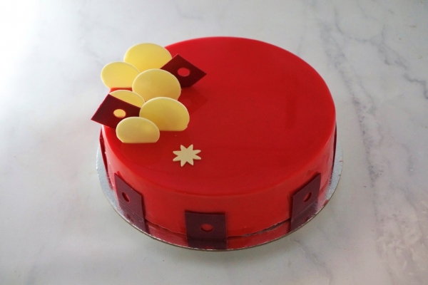 Limited Edition Mother's Day Cake White Chocolate Raspberry Pistachio